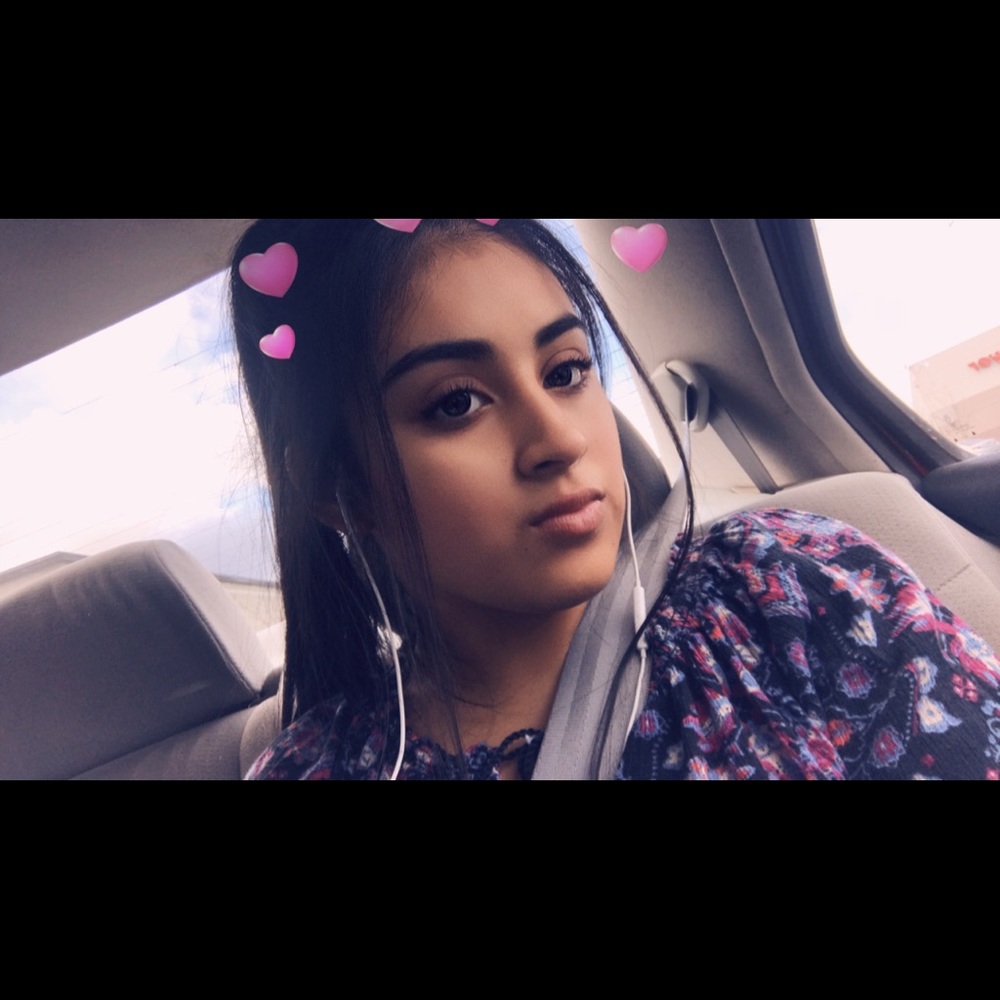 Meet your Posher, Elisa